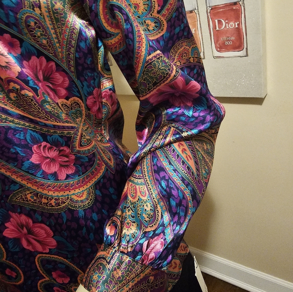 Vintage 80s silk multicolor long sleeve Blouse. - Picture 4 of 10